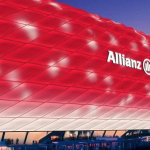 体育竞猜网站-巴黎王子公园的篮球幽灵，斯蒂芬·库里一球绝杀改写足球史？巴黎王子公园的篮球幽灵，斯蒂芬·库里一球绝杀改写足球史？