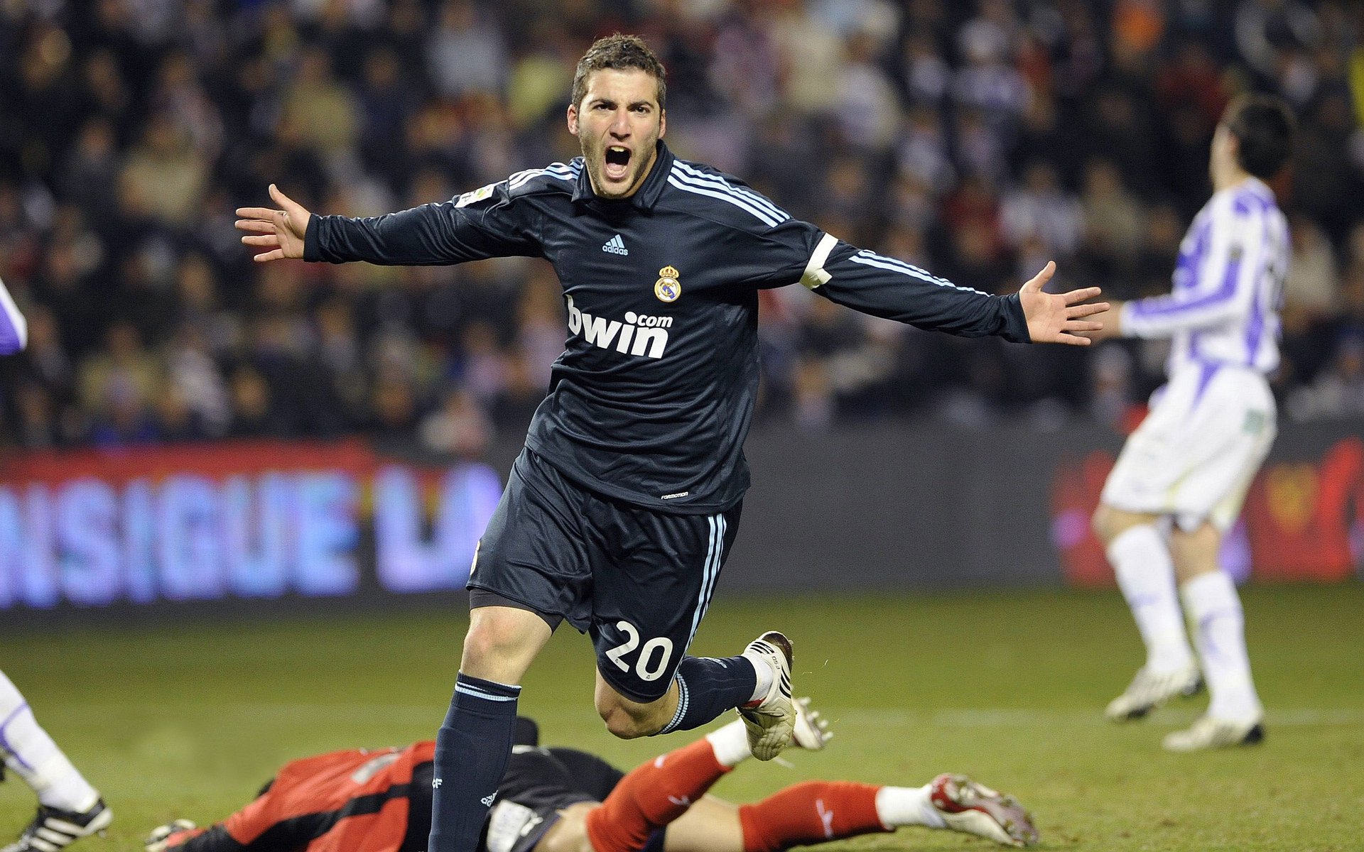 杜兰特高光时刻引爆C9比赛现场，全场沸腾！杜兰特逆天表现引爆C9，全场沸腾！